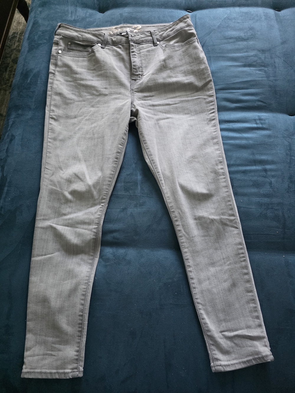 Seven7 Women's Straight Leg Jeans in Light Gray